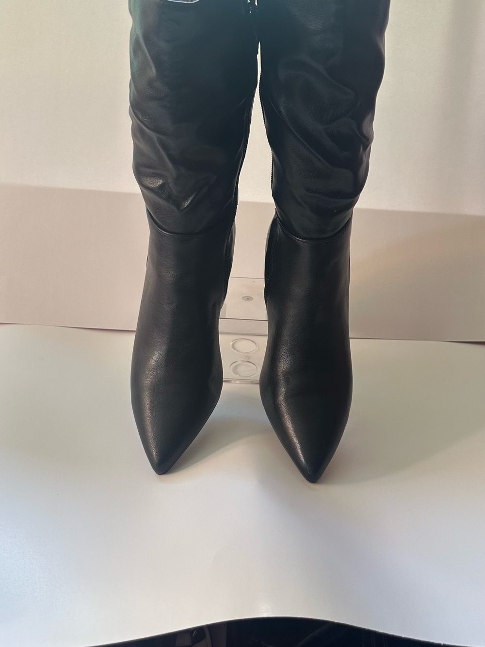 Women's Black Pointed-Toe Knee-High Heeled Boots